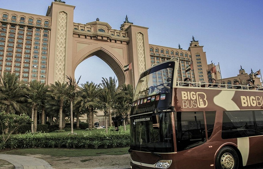 Dubai’s Night Skyline – Private Bus Rentals for City Tours