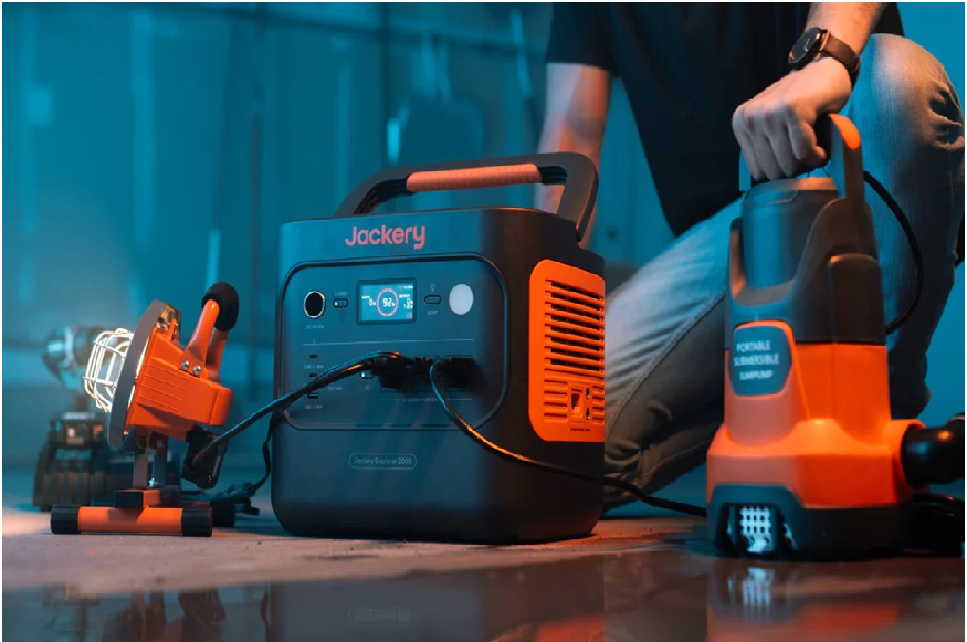 Optimizing Your Indoor Solar Generator in Winter: Featuring the Jackery Solar Generator 2000 V2